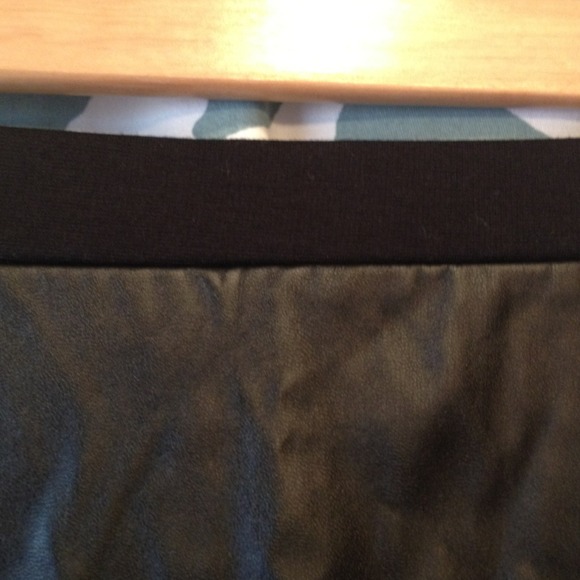 💢Bundled💢Leather-like and cotton stretch skirt - Picture 3 of 3