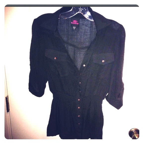 ❗Sold-Bundeled! 2b Bebe button up top
