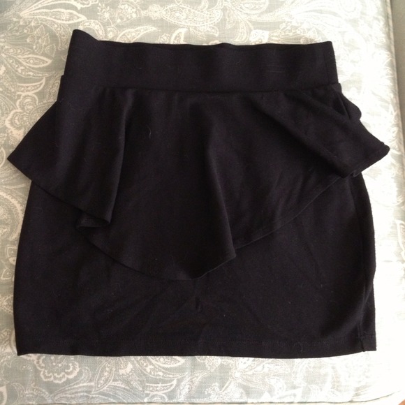 Black skirt - Picture 2 of 2