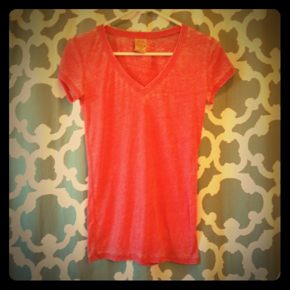💢SOLD💢 Coral/red "worn look" tshirt