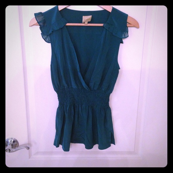 Very cute emerald green blouse.