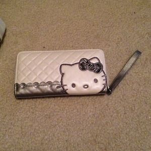 Quilted Vanilla Color, Hello Kitty Wallet/Wristlet