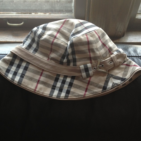 Burberry hat