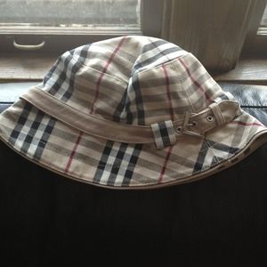 Burberry hat