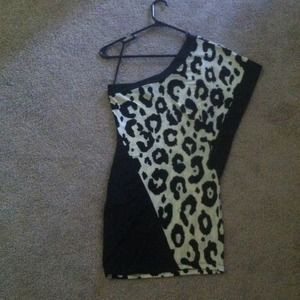 Size S one shoulder black and white dress