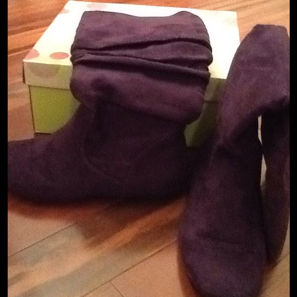 Pretty suede boots!!