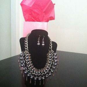 Silver beaded pearls necklace & earrings set!