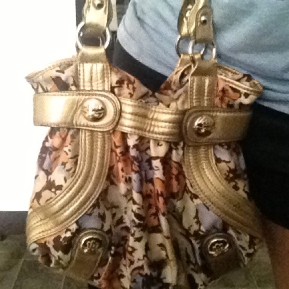 Kate spade bag super cute and very brand new.