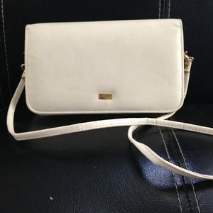 ⛔Sold⛔Nice little leather cross body.