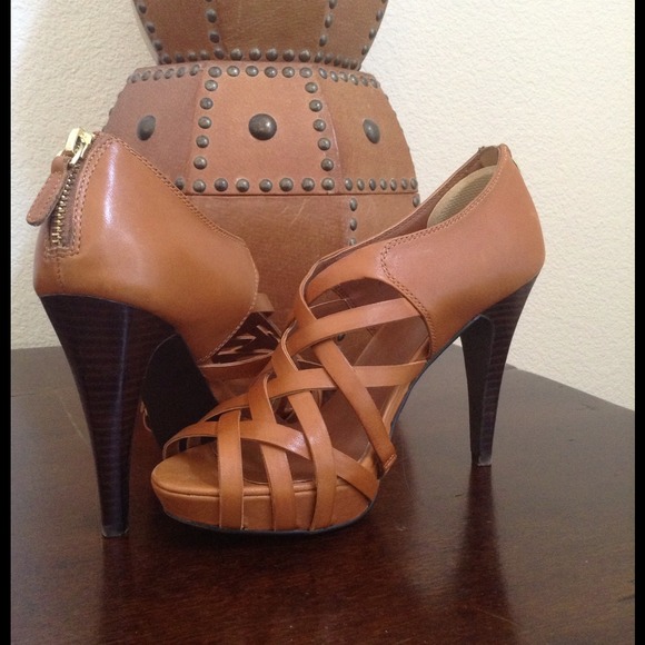 High heeled sandal 🔴Bundled for @baglover1973🔴