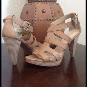 2 pr High Heeled Sandal 🔴Bundled for @kellyhook🔴