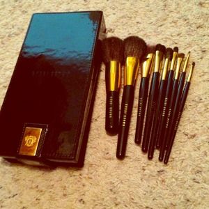 Bobbi Brown essential brush collection 9 brushes!