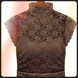 Black lace short-sleeved turtleneck