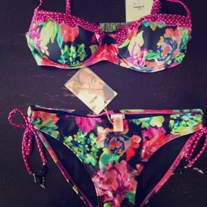 🎀🎀SOLD🎀🎀Gorgeous 2Chillies bikini