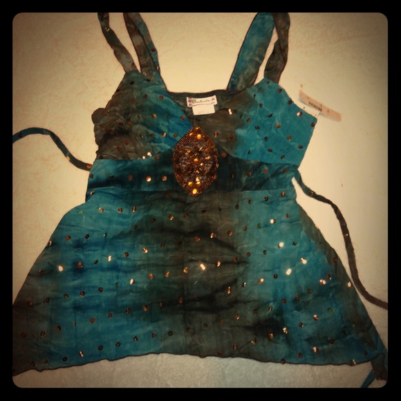 ⛔BUNDLED⛔Summer top w/beading & sequins detailing