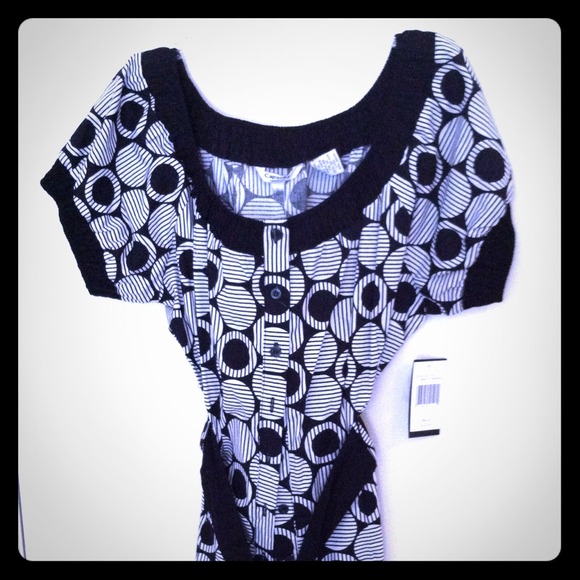 Blouse And Green Guess Purse