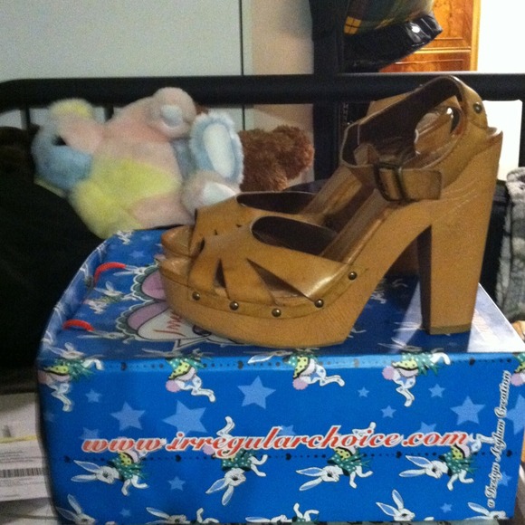 Tan wooden sandal