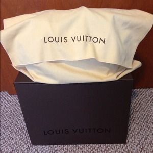 Authentic LV Revington GM