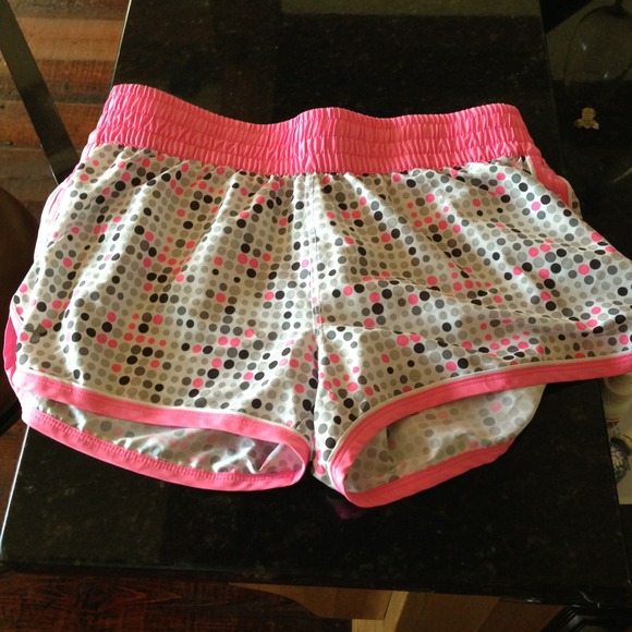 REDUCED to 19$ UnderArmour workout shorts. Medium.