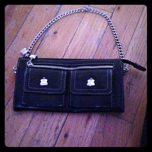 Black clutch