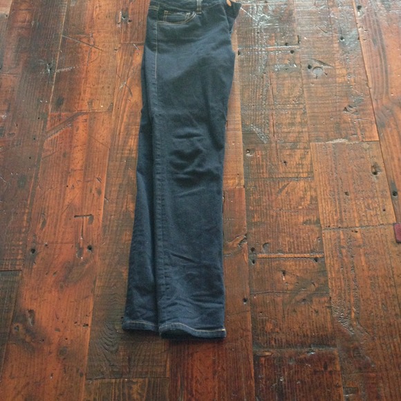 Cabi skinny dark denim jeans. NWOT. Size 8.