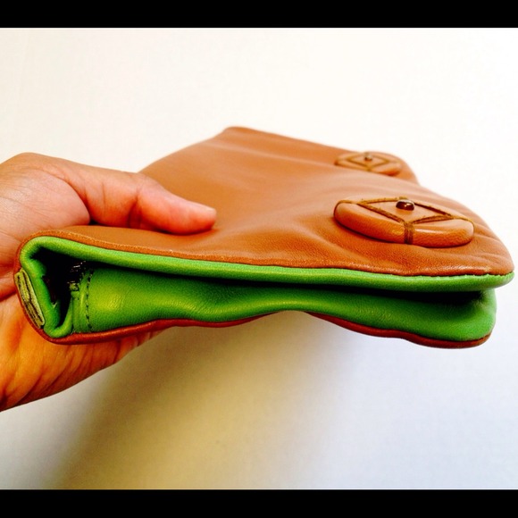 💯 Authentic Prada Clutch - Picture 2 of 4