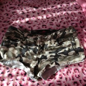 🚫SOLD🚫Camo shorts!