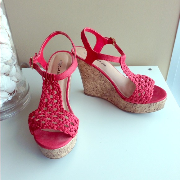 📌Reduced📌Coral Crochet Wedge Summer Sandals