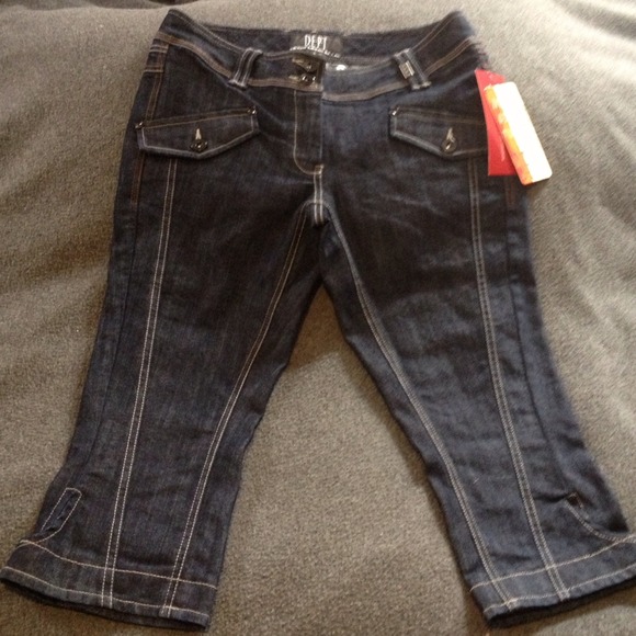 Brand new pair of dark denim capris - Picture 1 of 3