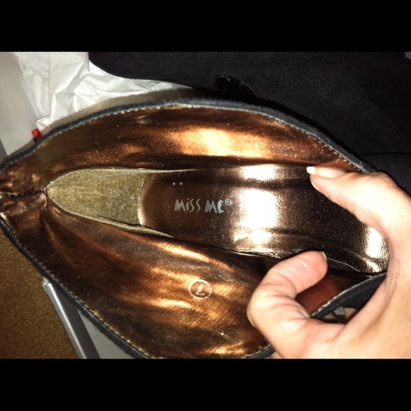 Miss Me Booties - Picture 2 of 3