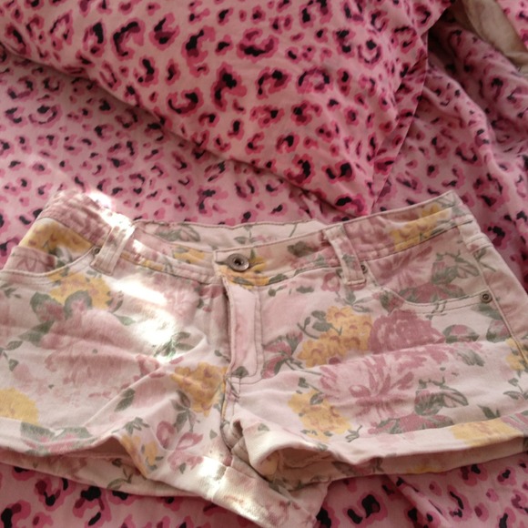🚫BUNDLED🚫floral printed shorts