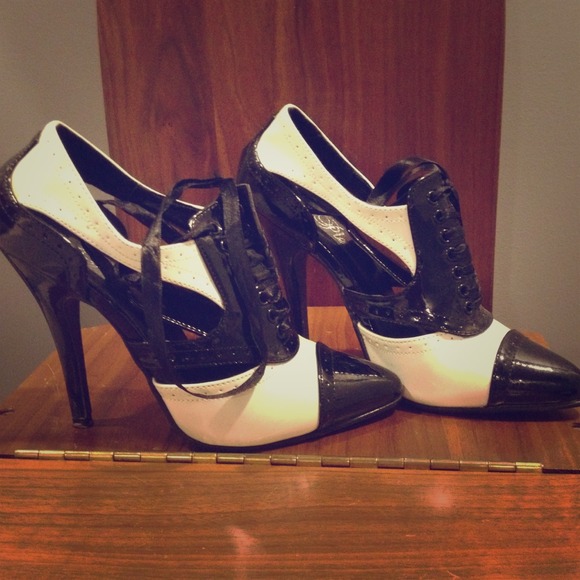 Vintage black and white heels