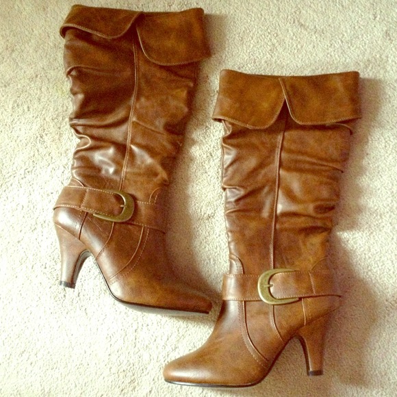 Shoes - Brown zip up heel boots
