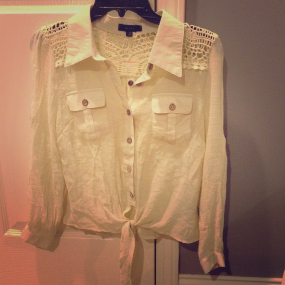 Super cute, lightweight vintage top