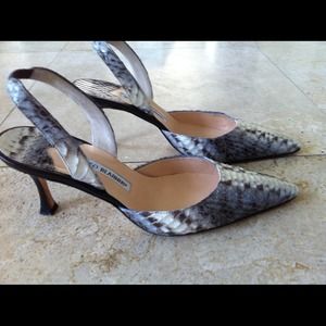 Manolo Blahnik pump