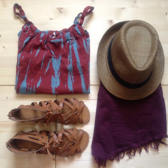 Tops - 🚫SOLD IN bundle🚫Tribal Key Hole Tank Top