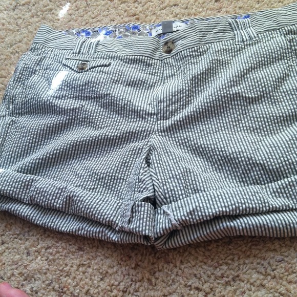 Green seer sucker shorts!