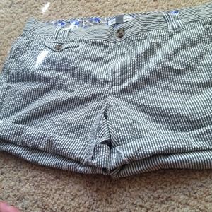 Green seer sucker shorts!