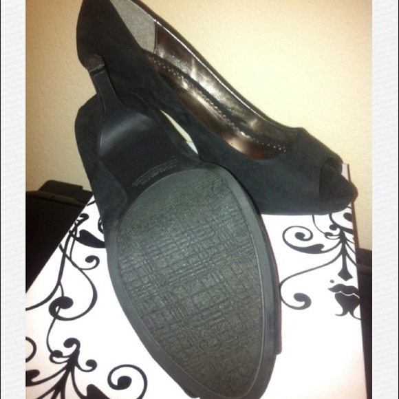 Black Peep-toe Heels - Picture 3 of 3