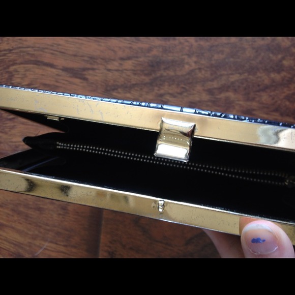 Black and gold clutch - Picture 3 of 3