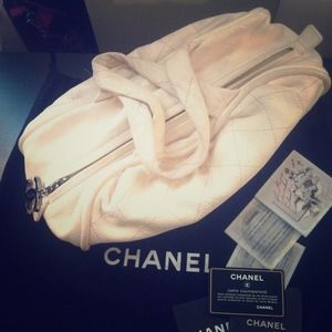 100%auth/Chanel/camera bag/white/lamb quilted skin