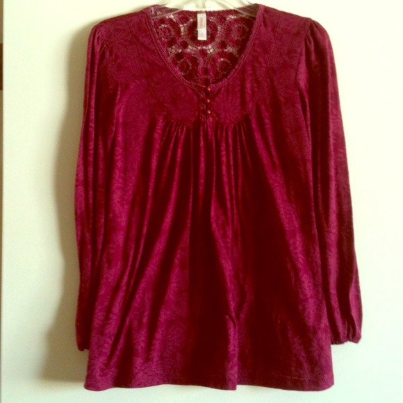 Cute wine colored top!