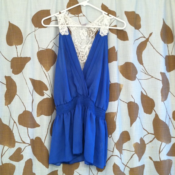 American Eagle V-Neck Blue Lace Shirt! 💙 - Picture 1 of 3