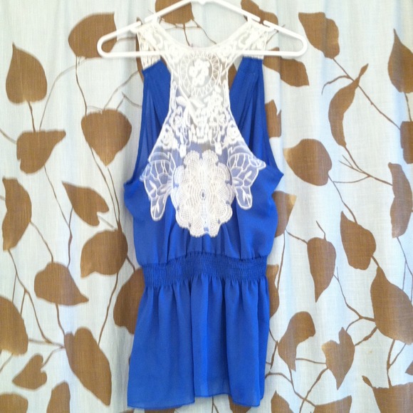 American Eagle V-Neck Blue Lace Shirt! 💙 - Picture 2 of 3