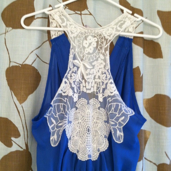 American Eagle V-Neck Blue Lace Shirt! 💙 - Picture 3 of 3