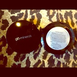 Glominerals Pressed Base, Honey Light