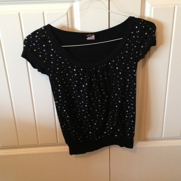 Black star shirt with band on bottom