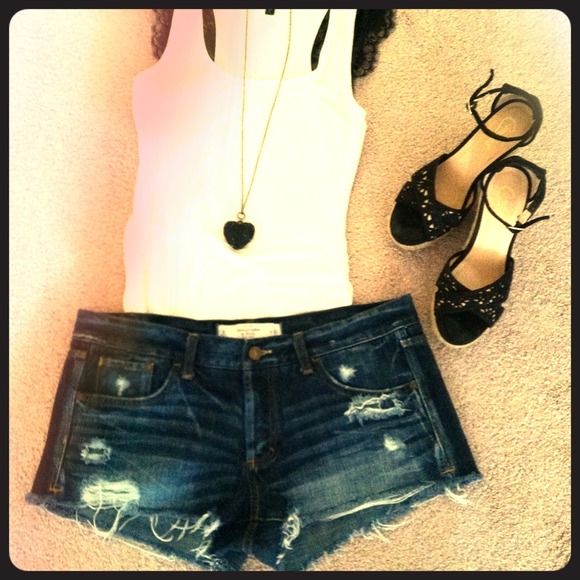 Abercrombie & Fitch Low Rise Shorts.