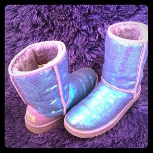 NEON VIOLET SPARKLE UGGS!