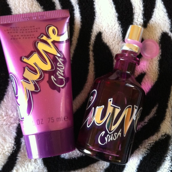 Hold 🌺🌺Crush perfume and body lotion. Never used